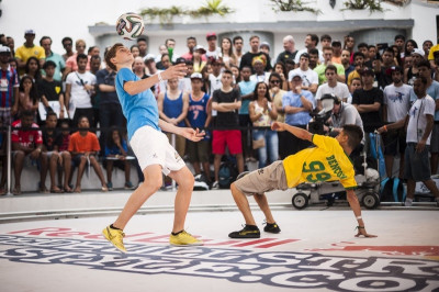 Καλά, ο άνθρωπος δεν παίζεται (video+photos)