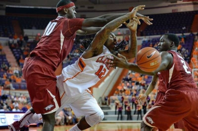 NCAA: Δεύτερη διαδοχική ήττα για Αρκάνσας (videos)