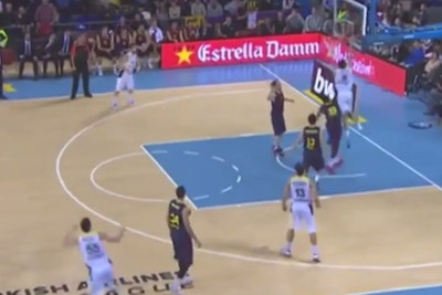 Μπαρτσελόνα - Φενέρμπαχτσε Ούλκερ: Το νικητήριο καλάθι του Μπιέλιτσα (video)