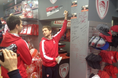 Ολυμπιακός: Στην μπουτίκ Μπλάζιτς, Ντάνγκουμπιτς (video+photos)