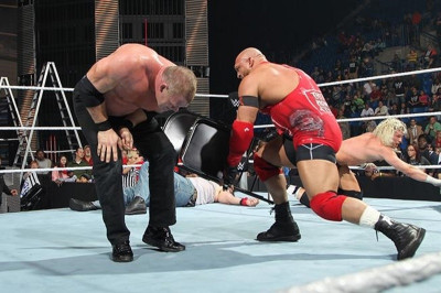 SmackDown: Χάος ενόψει TLC (photos+videos)