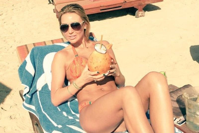 Στίβεν Τζέραρντ: Αναστατώνει το Ντουμπάι με τις βουτιές της η Άλεξ (photos)