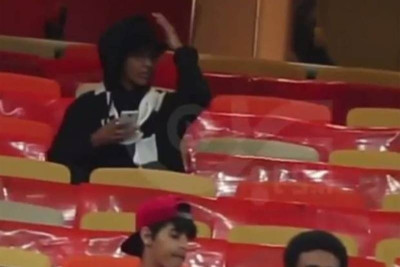 Γυναίκα ντύθηκε άνδρας  για να παρακολουθήσει ποδοσφαιρικό αγώνα (video)