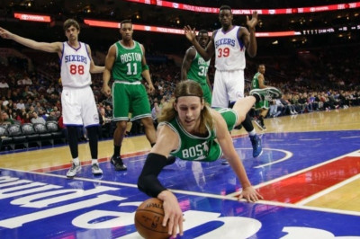 Μπόστον Σέλτικς: Τρομερός Κέλι Όλινικ στη Φιλαδέλφεια (video)
