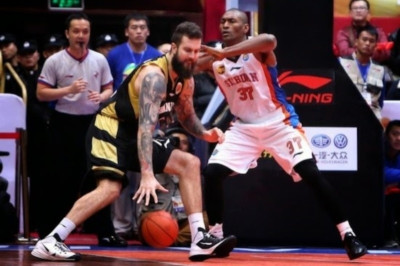 Κίνα: Φευγάτος ο Μίροσλαβ Ραντούλιτσα