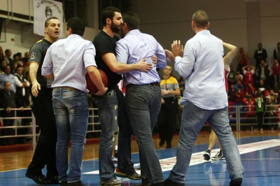 Κηφισιά: Επίθεση Παπαθεοδώρου σε Σχινά