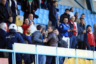 Πλατανιάς – ΟΦΗ: Το ξύλο στις κερκίδες! (photos)