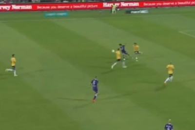 Αυστραλία: Σκόραρε με μακρινό βολέ με... πλάτη στο τέρμα! (video)