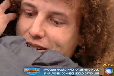 Έβαλε τα κλάματα  ο Νταβίντ Λουίζ αγκαλιάζοντας μικρό θαυμαστή του (video)