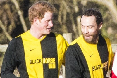 Άσφαιροι Πρίγκιπας Χάρι και Τζέιμς Μίντλετον στον χριστουγεννιάτικο αγώνα (photos+videos)