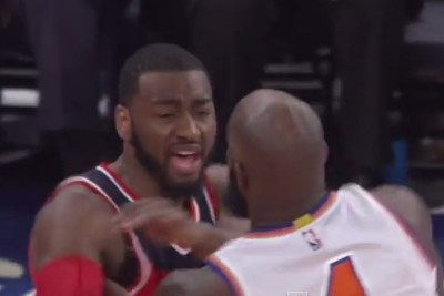 ΝΒΑ: Τρελή... μπουνιά Έισι σε Ουόλ! (video)