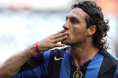 Κριστιάν Βιέρι: Θαυμάστρια τού έδειξε το... στήθος της! (photo)