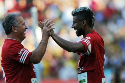 Αποθέωση Ζίκο και … εγγονού στο «Μαρακανά» (videos+photos)