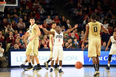 NCAA: «Διψήφιος» Μήτογλου, νίκη για Ουέικ Φόρεστ (videos)