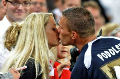 Ιταλία: Γυναικείο... χρώμα το ντέρμπι του Μιλάνο (photos)