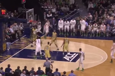 ΗΠΑ: Μπασκετμπολίστας κάρφωσε... και το κεφάλι του μαζί! (video)