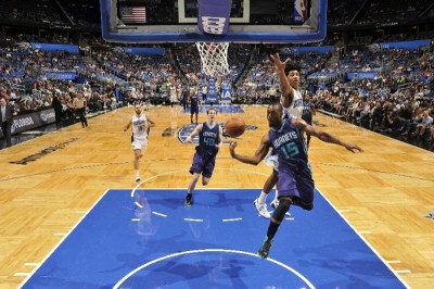 Σάρλοτ Χόρνετς: Μπροστάρης ο Ουόλκερ στο Ορλάντο (videos)