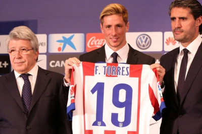 Χαμός στο «Βιθέντε Καλντερόν» στην παρουσίαση του Τόρες (video+photos)