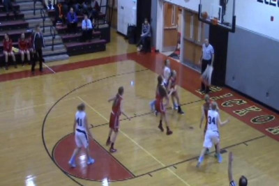 ΗΠΑ: Μπασκετμπολίστρια διέλυσε τη στεφάνη με... ελεύθερη βολή! (video)