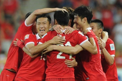 Ball – boy βοήθησε τον γκολκίπερ της Κίνας να αποκρούσει το πέναλτι (video)