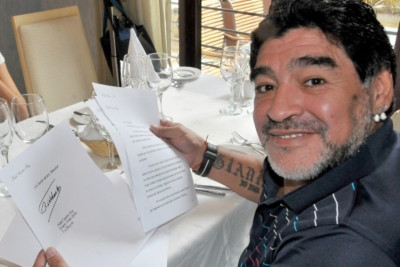 Η επιστολή … ζωής του Κάστρο στον Μαραντόνα (video)