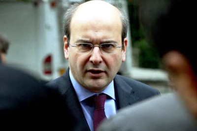 Κραυγή αγωνίας από πολίτη: «Έχετε μείνει νηστικός κύριε Χατζηδάκη»