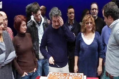 Δεν θα πιστεύετε σε ποιον έκοψε κομμάτι από την Πρωτοχρονιάτικη πίτα ο Μαρκουλάκης!