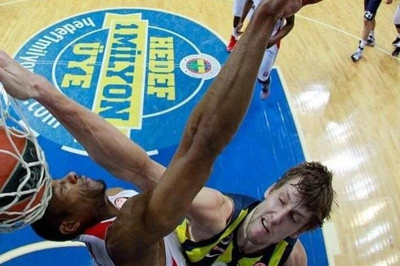 Ευρωλίγκα: Μεγάλο καλάθι ο Βέσελι (videos)