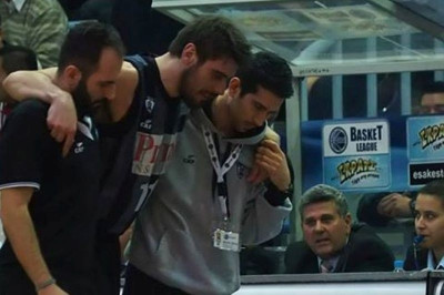 ΠΑΟΚ: Το διάστρεμμα και η χαρά του Χαραλαμπίδη (video)