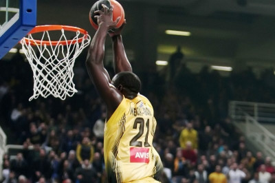 Μενσά – Μπονσού: «Μου δίνει φτερά ο κόσμος της ΑΕΚ»