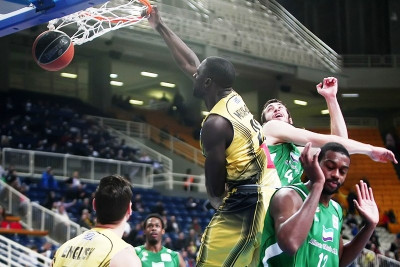 ΑΕΚ: Τα… καλύτερα καρφώματα του Μπονσού (video)