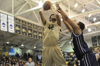 NCAA: Αποτελεσματική βραδιά για Κόρεϊ Πέτρο (videos)