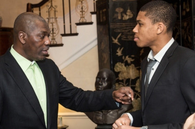 Μιλγουόκι Μπακς: Αποθεώνει Αντετοκούνμπο ο Ολάζουον