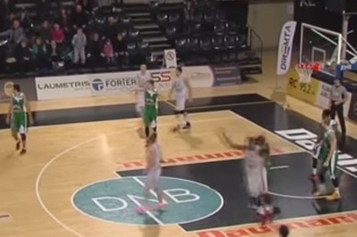 Λιθουανία: Παίκτης σκόραρε κατευθείαν από επαναφορά! (video)