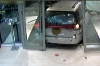 Ρεντ Μπουλ: Ντοκουμέντα από τη ληστεία των 60 τροπαίων (photos+videos)