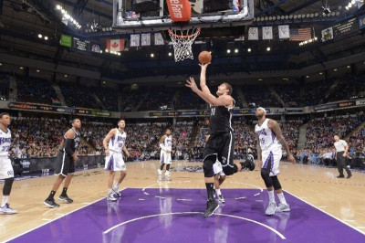 Μπρούκλιν Νετς: «Καθάρισε» ο Λόπεζ στο Σακραμέντο (video)