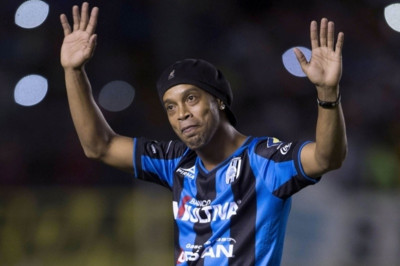 Σύλληψη εισβολέα λάτρη του  Ροναλντίνιο (video)