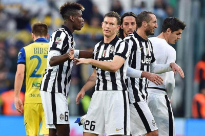 Απολαυστική διπλή επιτόπια ντρίμπλα ο Πογκμπά (video)