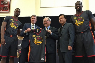 Γκόλντεν Στέιτ Ουόριορς: Παρουσίασαν κινέζικες φανέλες!