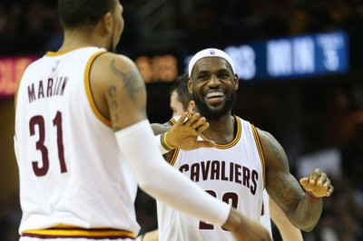 NBA: Κορυφαίοι της εβδομάδας οι Λεμπρόν και Τόμπσον (videos)