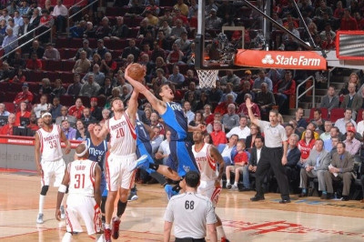 Χιούστον Ρόκετς: Πήραν το ντέρμπι με Μάβερικς, έξω ο Παπανικολάου (video)