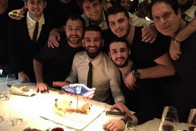 Ατλέτικο Μαδρίτης: Απίστευτη η τούρτα δώρο στον Αρντά Τουράν (photos)