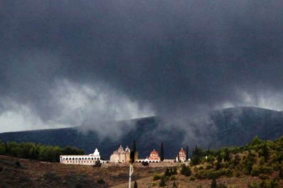 «Αγριεύει» ο καιρός με καταιγίδες και θυελλώδεις νοτιάδες