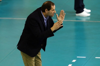 Μουστακίδης: «Μόνο με συγκέντρωση και σερβίς νικάς τον Ολυμπιακό» (video)