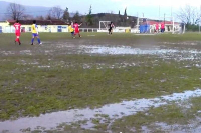 Γκολάρα από βολέ τερματοφύλακα (video)