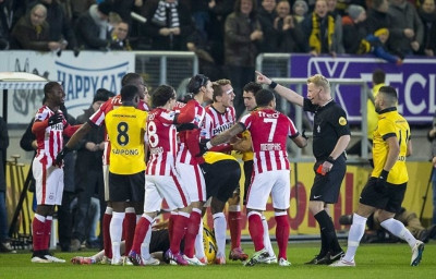 Αϊντχόφεν: Αποβολή ρεκόρ σε 29’’  για τον  Βίλεμς (video)