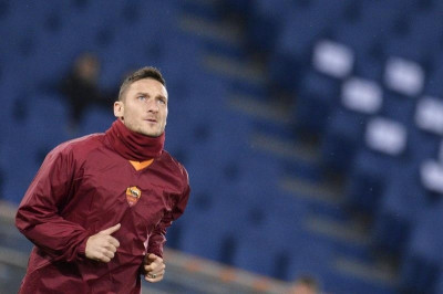 Τρέλανε μικρό της Ρόμα το χάδι του Τότι (video)