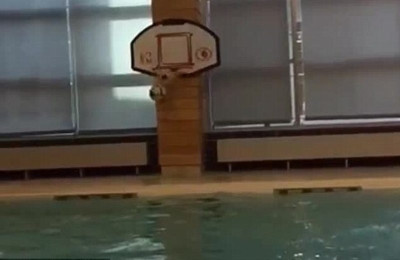 Το κορυφαίο καλάθι όλων των εποχών με ...ψαλιδάκι από πισίνα ο Γουίλιαν (video)