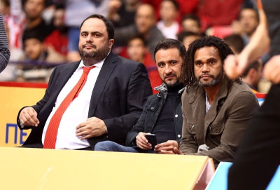 Ολυμπιακός: Μαρινάκης, Περέιρα, Καρεμπέ και Ισά στο ΣΕΦ (photos)