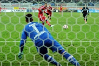 Μ' ένα πέναλτι δύο ρεκόρ το Αμβούργο (video)